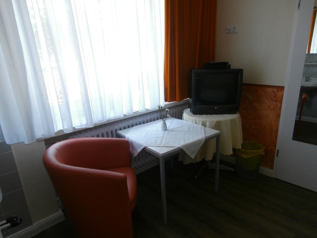 Hotel Hasselbarth Бург-ауф-Фемарн Номер фото